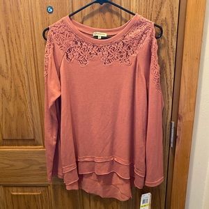Cold shoulder shirt with lace trim